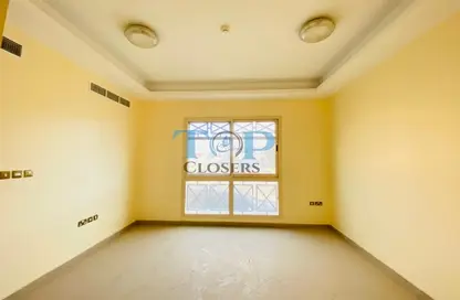 شقة - 2 غرف نوم - 4 حمامات للايجار في مسجد حي هزاع - المطارد - العين