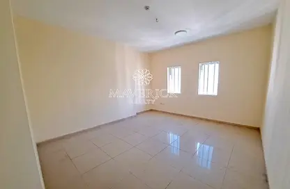 Empty Room image for: Apartment - 2 Bedrooms - 2 Bathrooms for rent in Al Hafeet Tower - Al Khan - Sharjah, Image 1