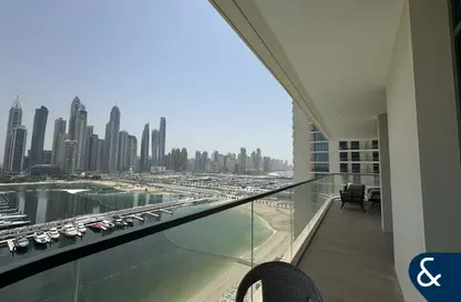 Apartment - 3 Bedrooms - 4 Bathrooms for rent in Marina Vista - EMAAR Beachfront - Dubai Harbour - Dubai