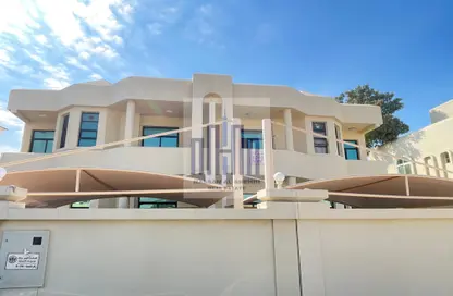 Villa - 4 Bedrooms - 5 Bathrooms for rent in Al Falaj - Al Riqqa - Sharjah