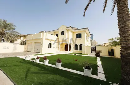 Villa - 4 Bedrooms - 5 Bathrooms for rent in Palm Jumeirah - Dubai