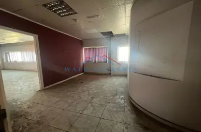 Warehouse - Studio - 1 Bathroom for rent in Ras Al Khor - Dubai