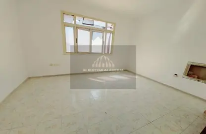 Apartment - 1 Bathroom for rent in Muwaileh 3 Building - Muwaileh - Sharjah