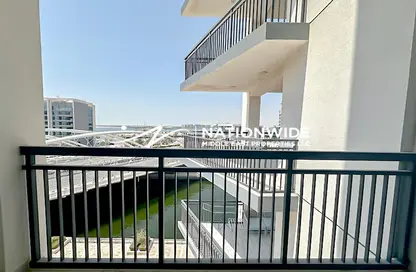 Apartment - 3 Bedrooms - 4 Bathrooms for sale in The View - Al Raha Beach - Abu Dhabi