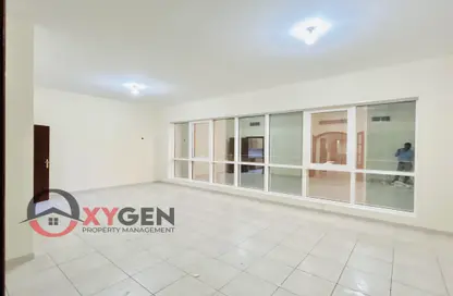 Apartment - 3 Bedrooms - 3 Bathrooms for rent in Al Salam Tower - Tourist Club Area - Abu Dhabi