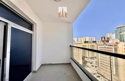 Apartment - 2 Bedrooms - 3 Bathrooms for rent in Al Khan - Sharjah