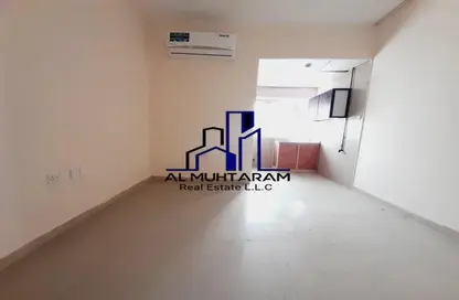 Apartment - 1 Bathroom for rent in Muwaileh 3 Building - Muwaileh - Sharjah