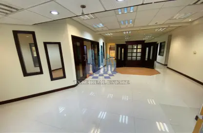 Office Space - Studio - 2 Bathrooms for rent in Hamdan Street - Abu Dhabi