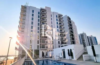 Apartment - 3 Bedrooms - 4 Bathrooms for sale in Waters Edge - Yas Island - Abu Dhabi