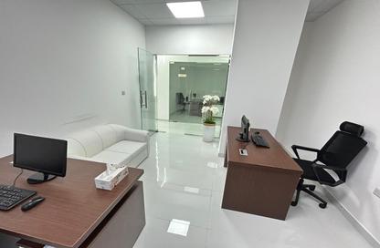 Office Space - Studio - 1 Bathroom for rent in Red Avenue - Al Garhoud - Dubai