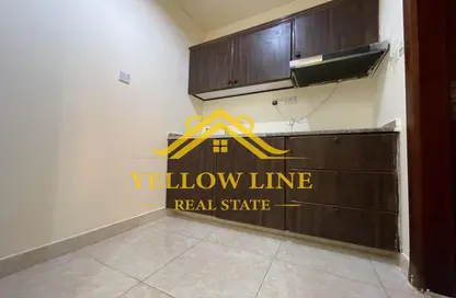 Apartment - 1 Bathroom for rent in Ministries Complex - Khalifa Park - Eastern Road - Abu Dhabi