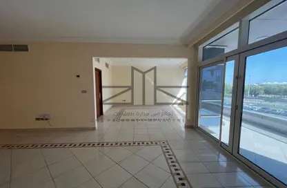 Apartment - 4 Bedrooms - 4 Bathrooms for rent in Khalifa Park - Eastern Road - Abu Dhabi