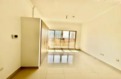 Apartment - 1 Bathroom for rent in Spanish Tower - Dubai Sports City - Dubai