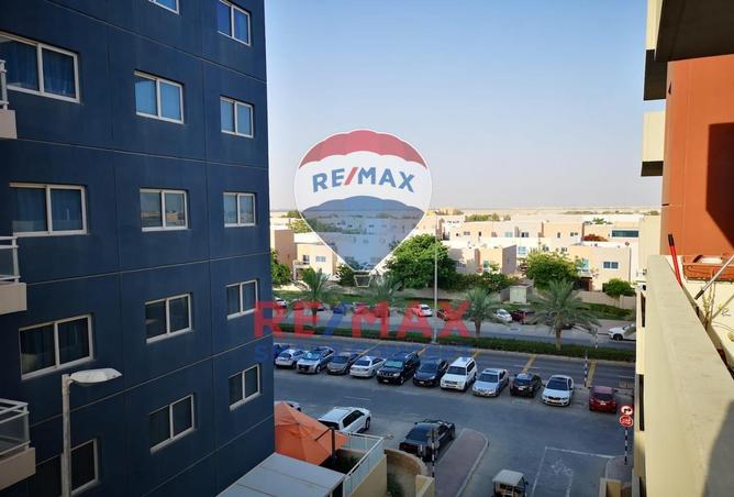 Apartment - 3 Bedrooms - 4 Bathrooms for sale in Tower 32 - Al Reef Downtown - Al Reef - Abu Dhabi