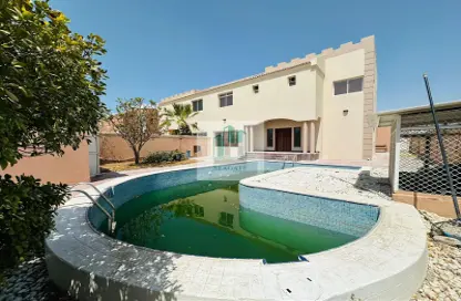 Villa - 4 Bedrooms - 5 Bathrooms for rent in Umm Suqeim 1 - Umm Suqeim - Dubai