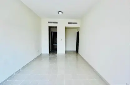 Apartment - 1 Bedroom - 2 Bathrooms for rent in The Gardens Buildings - The Gardens - Dubai