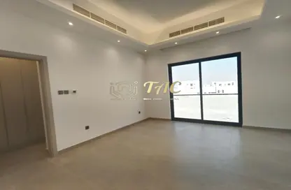 Villa - 5 Bedrooms - 6 Bathrooms for rent in Al Aweer 1 - Al Aweer - Dubai