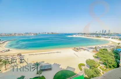 Apartment - 3 Bedrooms - 4 Bathrooms for rent in Al Msalli - Shoreline Apartments - Palm Jumeirah - Dubai