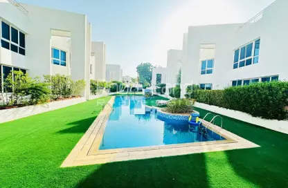 Villa - 4 Bedrooms - 5 Bathrooms for rent in Jumeirah 1 Villas - Jumeirah 1 - Jumeirah - Dubai