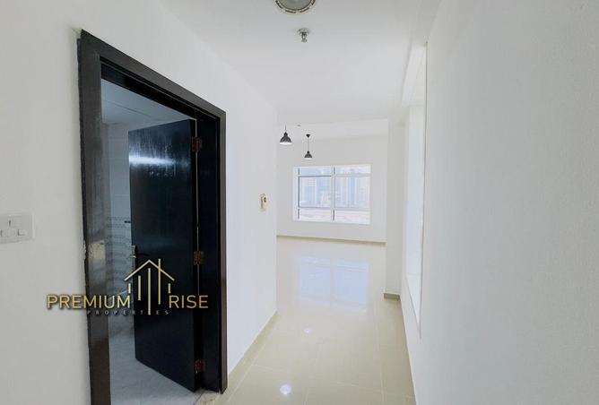 Apartment - 1 Bedroom - 2 Bathrooms for rent in Lake City Tower - JLT Cluster D - Jumeirah Lake Towers - Dubai