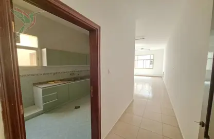 Apartment - 2 Bedrooms - 2 Bathrooms for rent in Al Dafeinah - Asharej - Al Ain