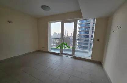 Apartment - 1 Bathroom for rent in Cricket Tower - Dubai Sports City - Dubai