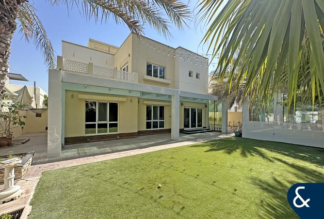 Villa - 4 Bedrooms - 5 Bathrooms for sale in Meadows 2 - Meadows - Dubai