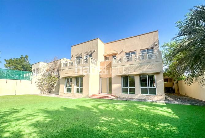 Villa - 5 Bedrooms - 5 Bathrooms for rent in Meadows 5 - Meadows - Dubai