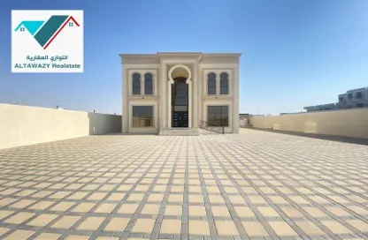 Villa - 5 Bedrooms for rent in Madinat Al Riyad - Abu Dhabi