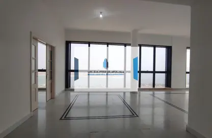 Apartment - 2 Bedrooms - 3 Bathrooms for rent in Garden View Tower - Khalifa Street - Abu Dhabi