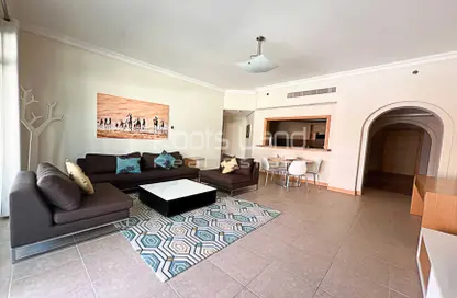 Apartment - 2 Bedrooms - 2 Bathrooms for rent in Al Das - Shoreline Apartments - Palm Jumeirah - Dubai