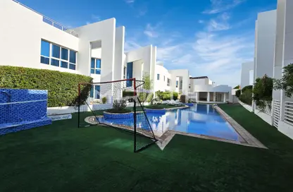 Villa - 4 Bedrooms - 5 Bathrooms for rent in Jumeirah 1 Villas - Jumeirah 1 - Jumeirah - Dubai