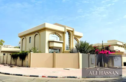 Villa - 4 Bedrooms - 4 Bathrooms for rent in Jumeirah - Dubai