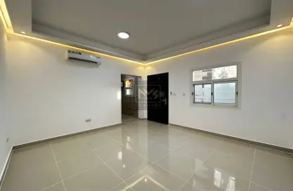 Apartment - 1 Bathroom for rent in Al Mushrif Villas - Al Mushrif - Abu Dhabi