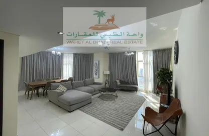 Apartment - 3 Bedrooms - 4 Bathrooms for rent in Al Khan - Sharjah