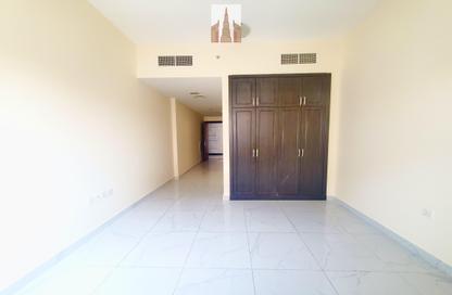 Apartment - 1 Bathroom for rent in Muwailih Building - Muwaileh - Sharjah