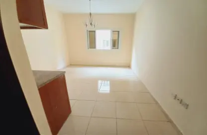 Apartment - 1 Bathroom for rent in Muweileh Community - Muwaileh Commercial - Sharjah