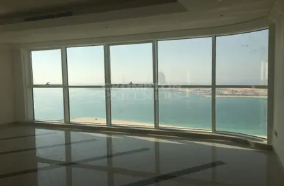 Apartment - 3 Bedrooms - 5 Bathrooms for rent in Wave tower - Corniche Road - Abu Dhabi