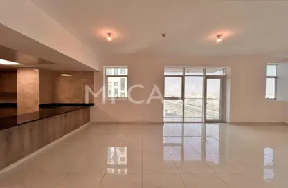 Apartment - 3 Bedrooms - 5 Bathrooms for rent in Khor Al Raha - Al Raha Beach - Abu Dhabi