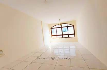 Apartment - 2 Bedrooms - 2 Bathrooms for rent in Al Telal Building - Al Majaz 2 - Al Majaz - Sharjah