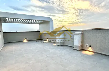 Penthouse - 3 Bedrooms - 5 Bathrooms for rent in Jumeirah Garden City - Al Satwa - Dubai