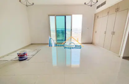 Apartment - 1 Bathroom for rent in Al Warsan 4 - Al Warsan - Dubai