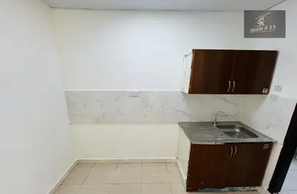 Apartment - 1 Bathroom for rent in Al Muroor Tower - Muroor Area - Abu Dhabi