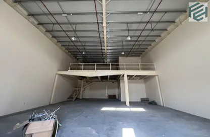 Warehouse - Studio - 1 Bathroom for rent in Al Sajaa - Sharjah