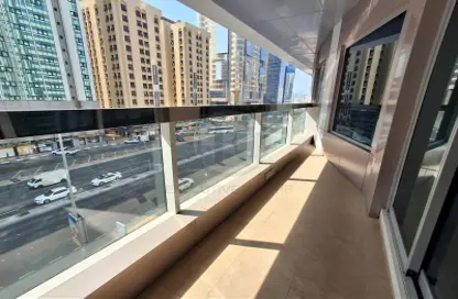 Apartment - 2 Bedrooms - 4 Bathrooms for rent in Golden Falcon Tower - Hamdan Street - Abu Dhabi