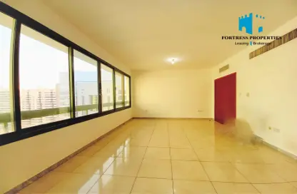 شقة - 2 غرف نوم - 2 حمامات للايجار في بن كرم - شارع حمدان - أبوظبي