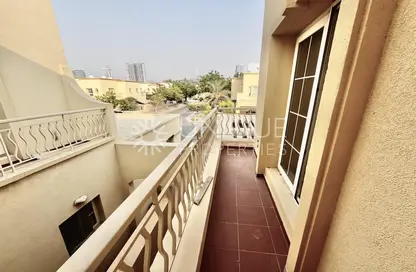 Villa - 2 Bedrooms - 3 Bathrooms for rent in Springs 8 - The Springs - Dubai