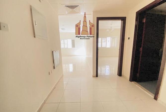 Apartment - 1 Bedroom - 2 Bathrooms for rent in Muwailih Building - Muwaileh - Sharjah