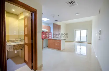 Apartment - 1 Bathroom for rent in Ajmal Sarah Tower - Dubai Residence Complex - Dubai