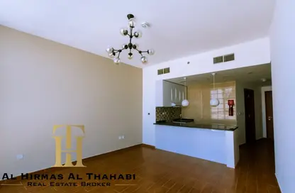 شقة - 1 حمام للايجار في مساكن الجوهرة - مثلث قرية الجميرا - دبي